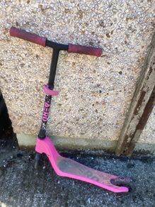 Pink aero light up wheel scooter