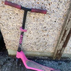Pink aero light up wheel scooter