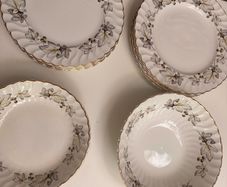 Aynsley Bone China Dinner Set Plates Bowls and Serving Bowl 17 Pieces
