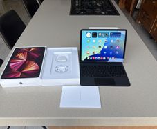 iPad Pro 11" Gen 3  wifi. Magic Keyboard. Apple Pencil pro