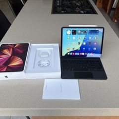iPad Pro 11" Gen 3  wifi. Magic Keyboard. Apple Pencil pro