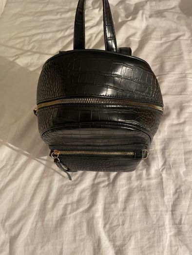 Black Crocodile Style Handbag Backpack