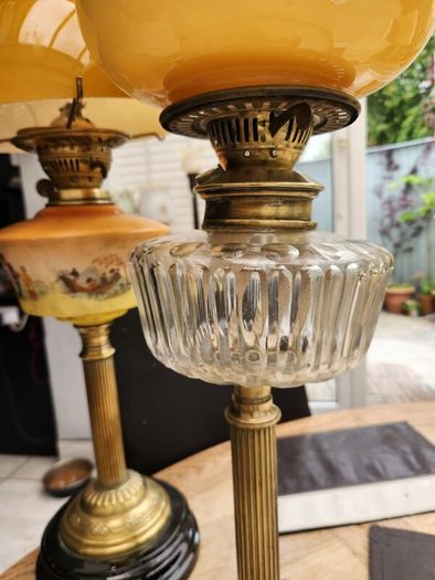 Two fabulous working oil lamps