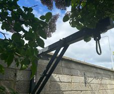 Heavy  duty wall mount for full size punch bag