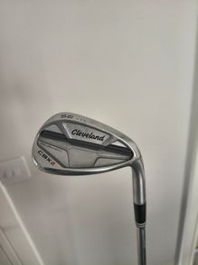 Cleveland Wedge, Titleist Hybrid & Putter