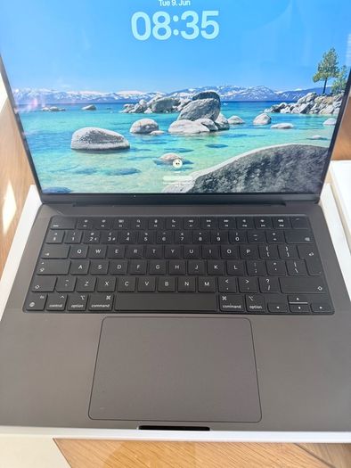 MacBook M3 Pro mint