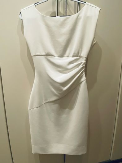 Diane Von Furstenberg flattering white dress size 8