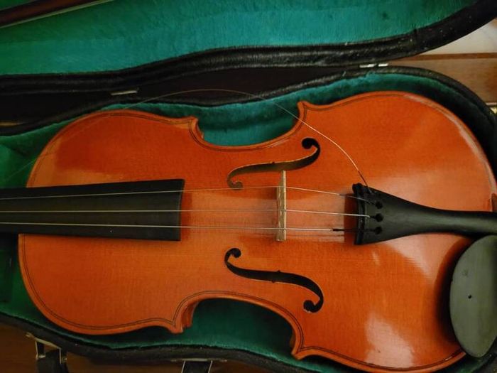1/8 size violin