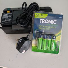 Battery Charger and pack of batteries
