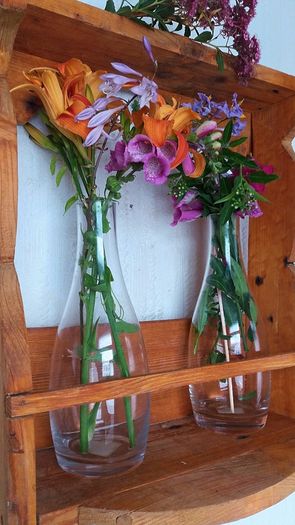 Rustic Wall / Stand fresh flowers with vases