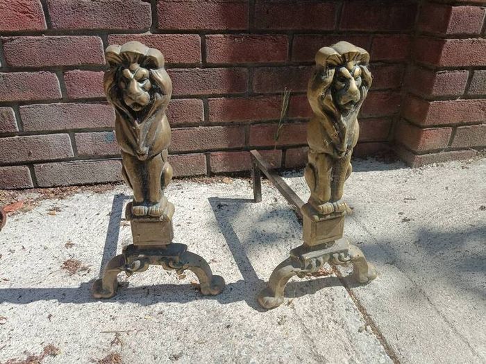 fire dogs