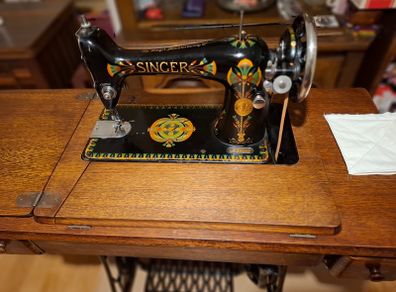 Vintage Sewing Machine 1930 Singer 66