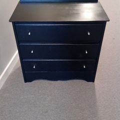 chest of drawers
