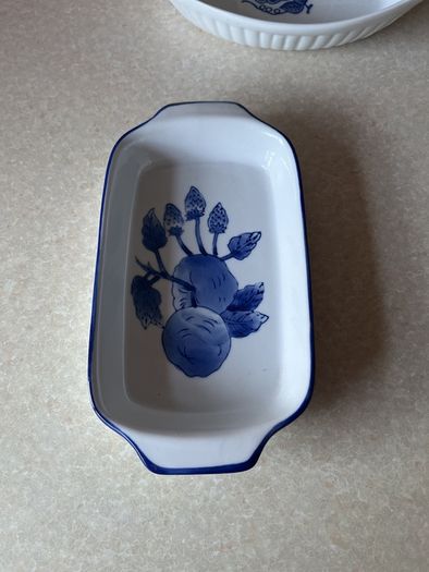 Oven to Table 2Colbalt/White Serving Dushes