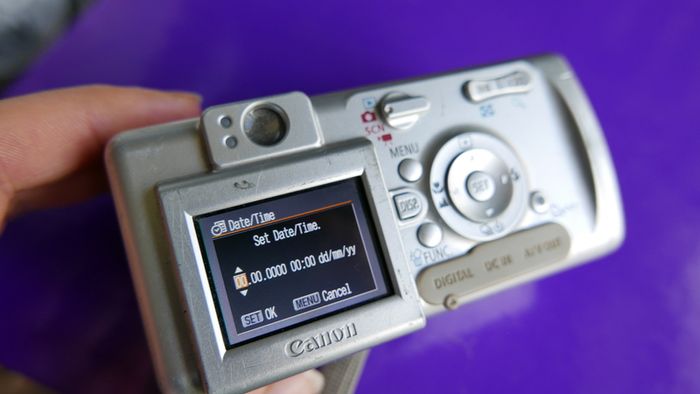 Canon PowerShot A400 Ai AF Digital Camera 3.2 Megapixel 2.2x Optical Zoom Worker