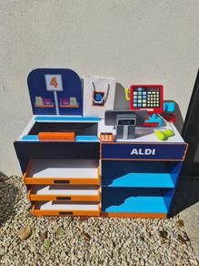 Wooden play shop