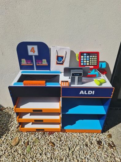 Wooden play shop