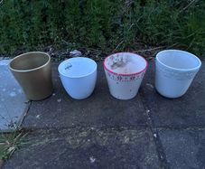 4 small ceramic flower pots