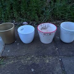 4 small ceramic flower pots
