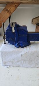 record 1 ton vice