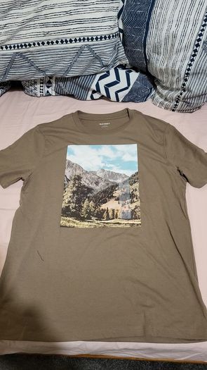 old navy small dark cream t shirt