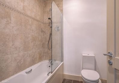 Complete Shower & Bath Screen Set - High Quality Chrome Mixer & Curved Glass Screen (76.5cm W x 149cm H)