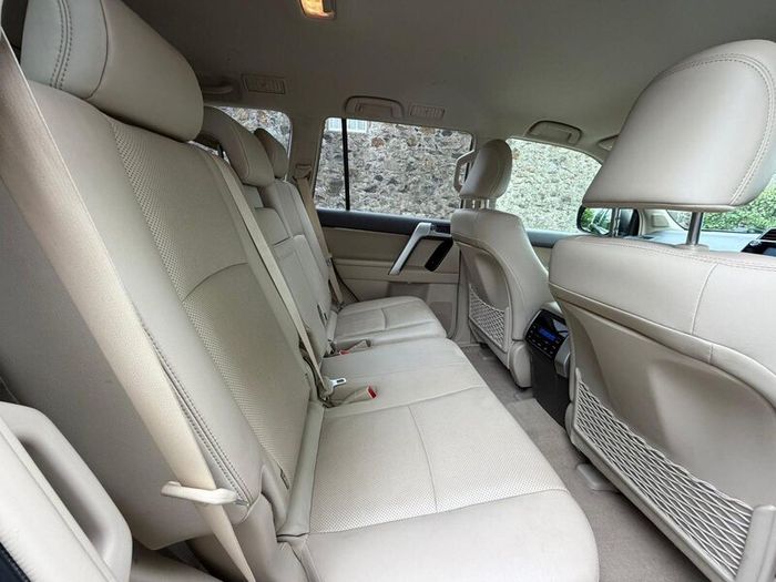 Toyota Landcrusier Invincible 7 Seats