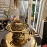Fantastic victorian brass oil lamp . extends to 2m. Image 2
