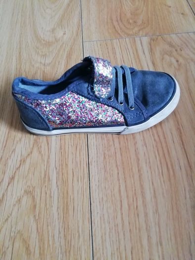 Girls shoes