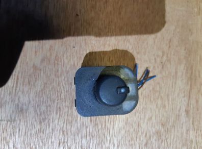 8e0959565 Wing mirror control switch