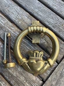 door knocker