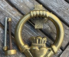 door knocker