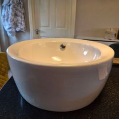 Counter top basin / vessel