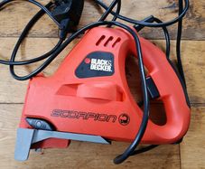 BLACK+DECKER Scorpion 400W Powered Handsaw