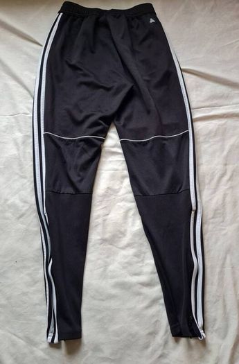 2017 adidas bottoms Size small black Zip pockets In excellent condition