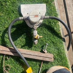 Compact propane gas automatic changeover regulator