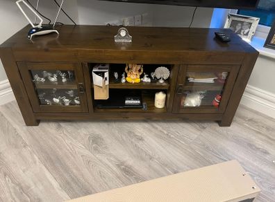 TV Unit holds upto 70 inch
