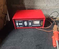 Absaar 12v/6v Battery Charger