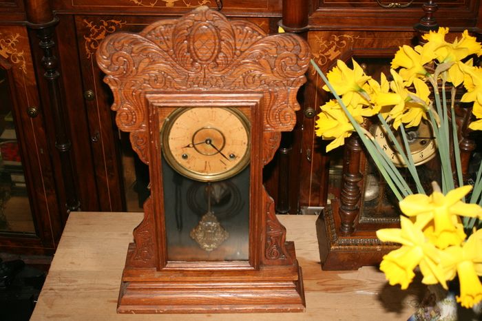 Antique Mantel Clock made by Waterbury AMERICAN GINGERBREAD CLOCK Carved Oak Case 59 x 35cm works well