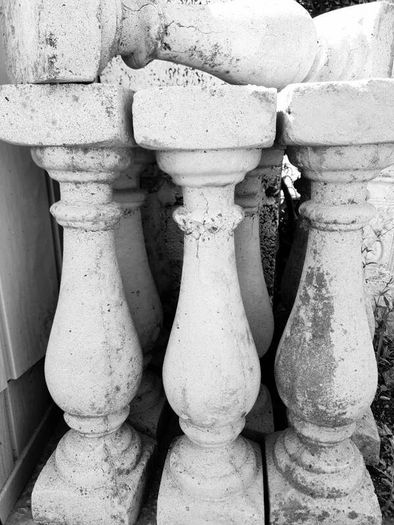 6 Concrete balustrades
