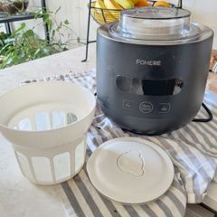 Yogurt maker