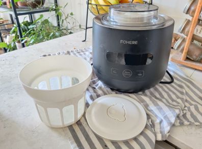 Yogurt maker