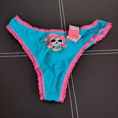 Women Underver