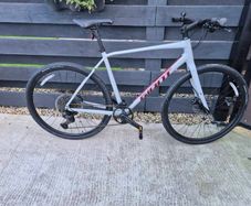 Giant Escape hybrid Bike.