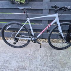 Giant Escape hybrid Bike.