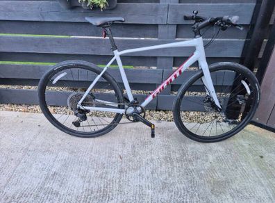 Giant Escape hybrid Bike.