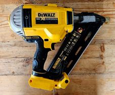 DeWalt DCN692 18V Brushless Framing Nailer (Body + Case)