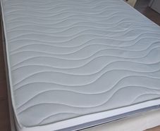 European King size mattress (160x200cm) - only a week old