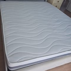 European King size mattress (160x200cm) - only a week old