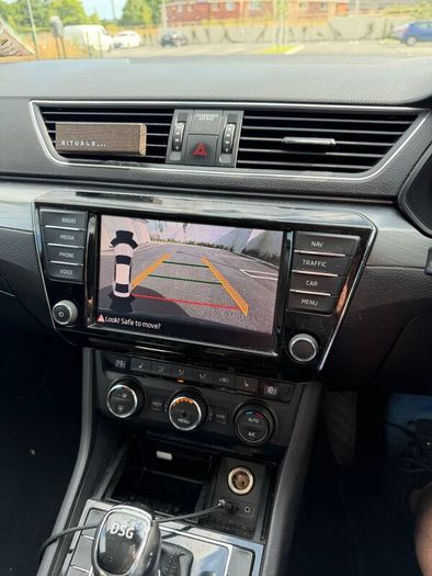 Skoda Superb black edition